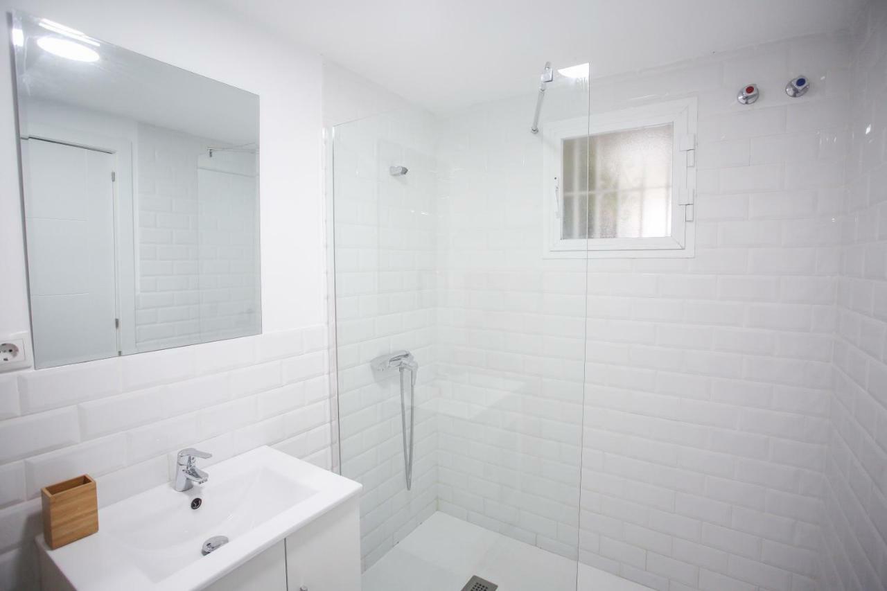 Apartament Apartamento En La Carihuela Con Piscina Y Parking, Al Lado De La Playa Torremolinos Zewnętrze zdjęcie